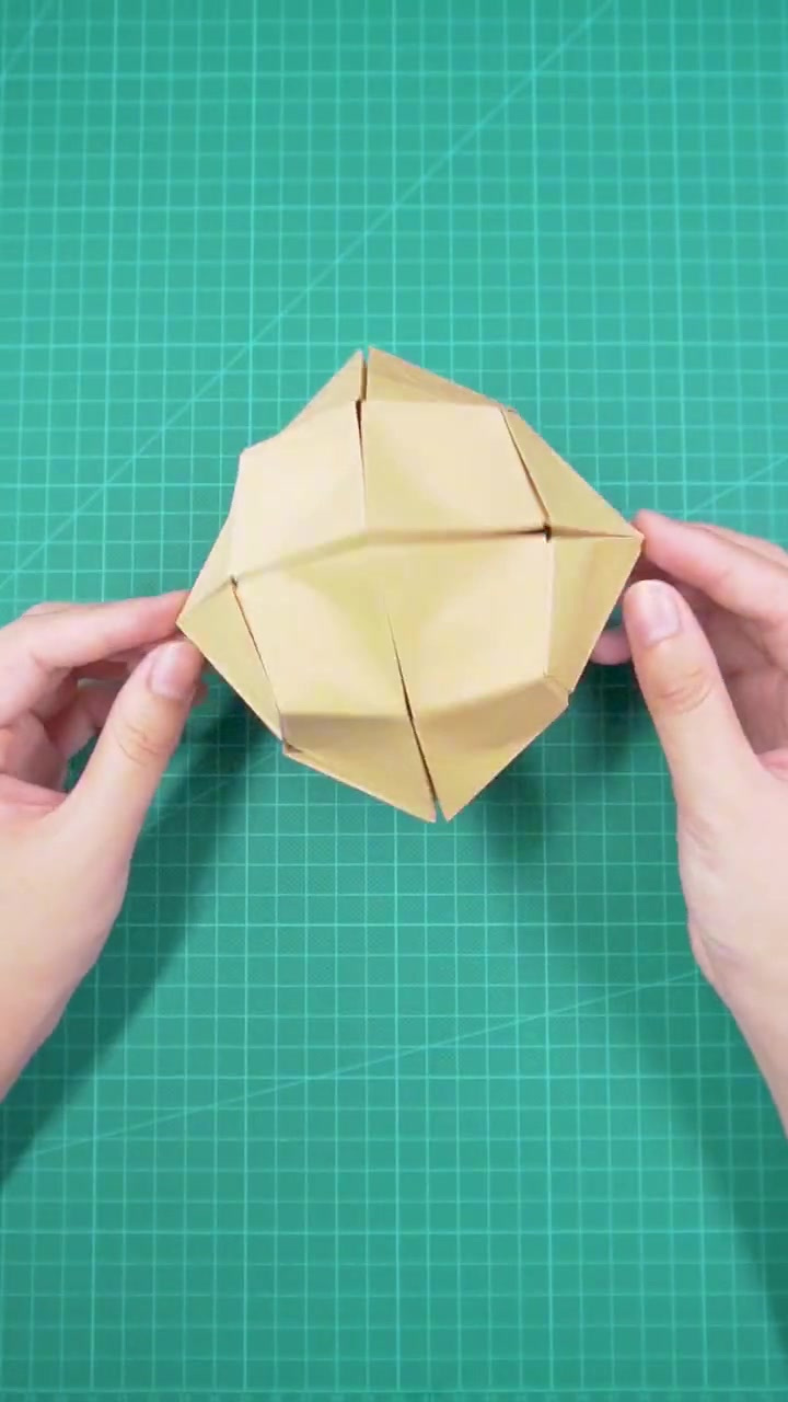 可以变成球的镂空立方体,简单好玩的折纸减压玩具-度小视