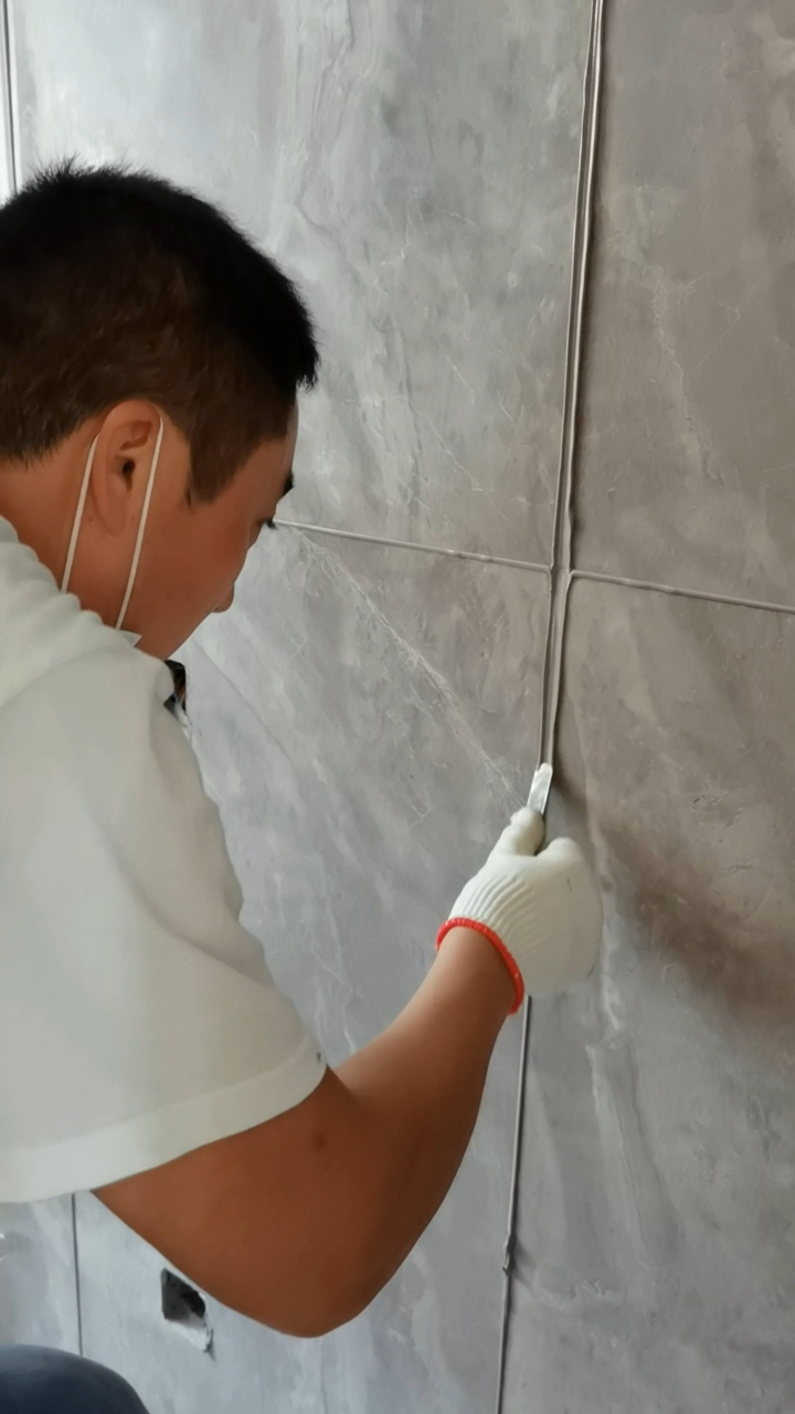 专业美缝师傅施工现场教您美缝压缝