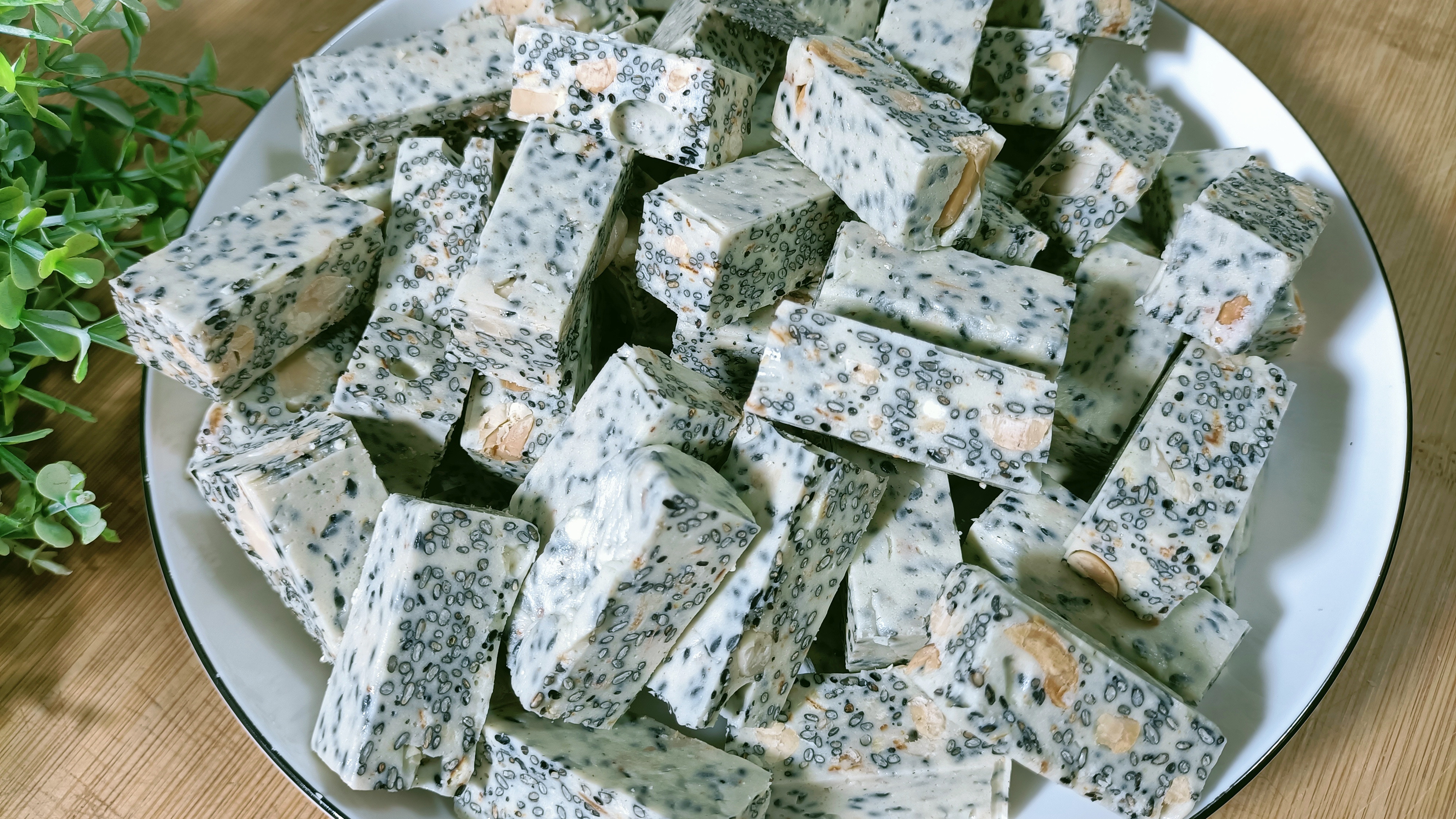 黑芝麻牛轧糖,做法详细,香甜好吃,奶味十足,春节必备小零食