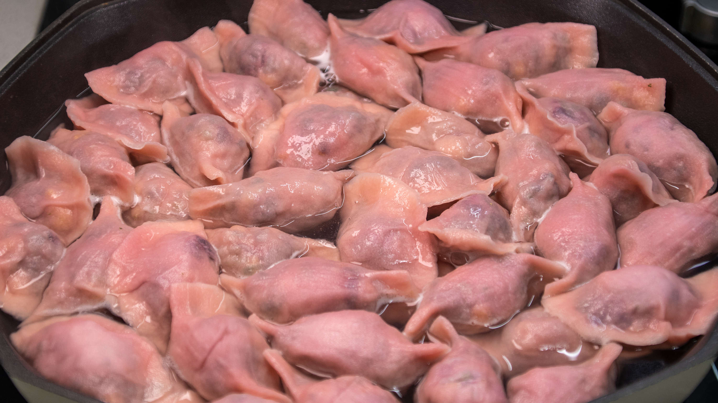素馅饺子怎么调馅鲜嫩好吃？试试这种菜调馅方法，比吃肉饺子还香