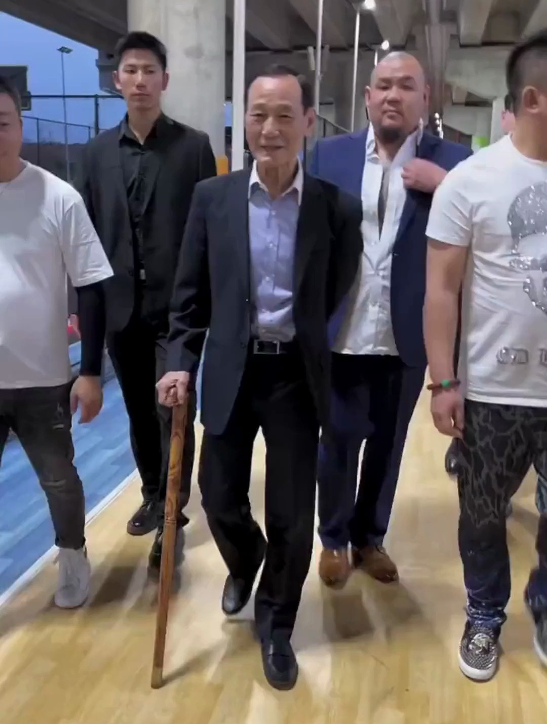 港星陈惠敏大佬范十足气质非凡