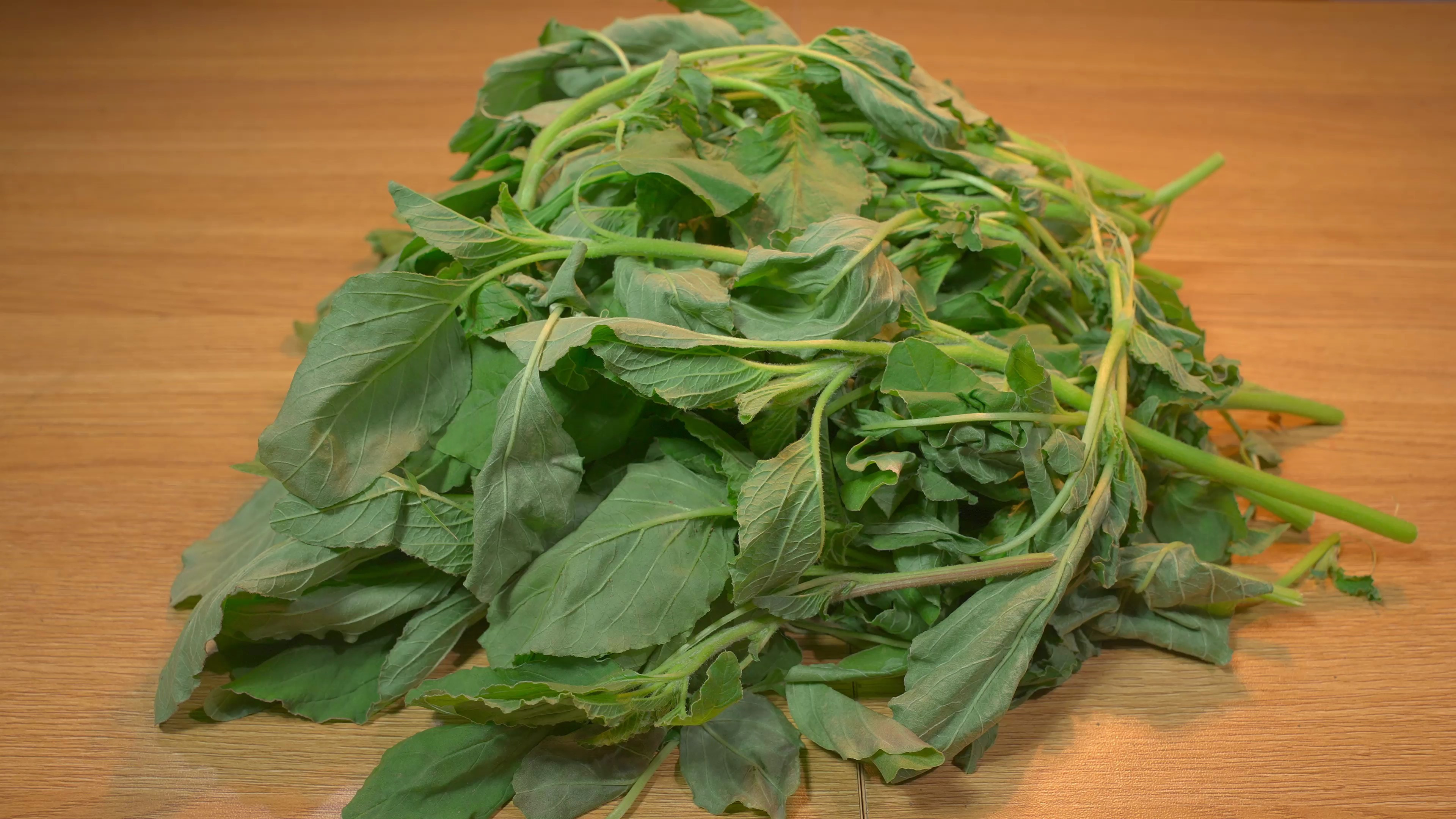 为什么你炒的苋菜发黄又发黑?教你一招,脆嫩爽口,营养又美味