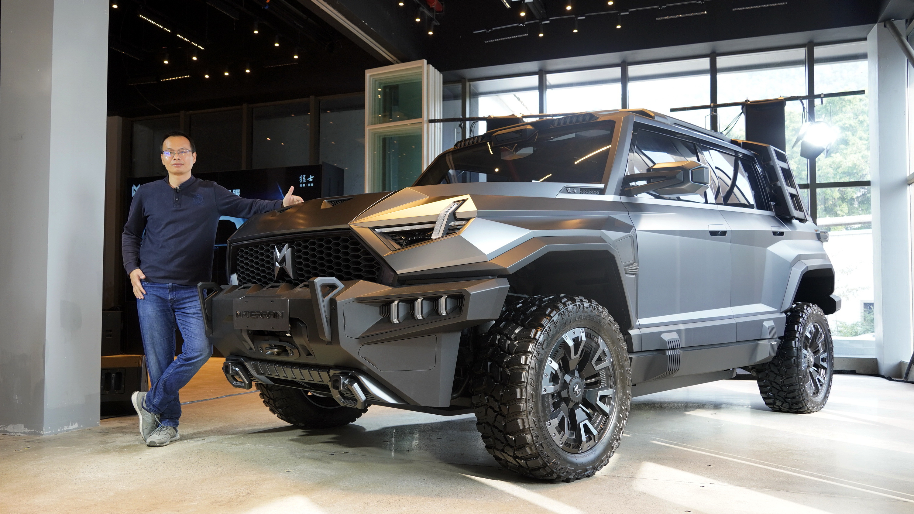 又硬又猛的百万豪华越野新贵!猛士m-terrain实拍详解 - 有驾