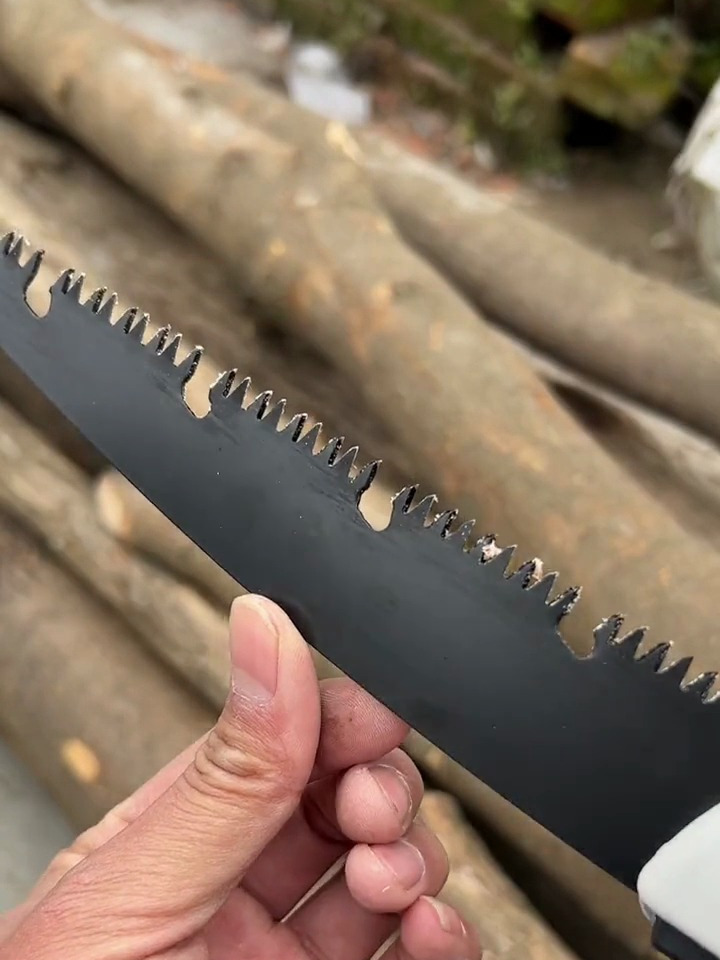 折叠手锯,不锈不卡,便携轻巧,使用方便,性价比高,值得入手!