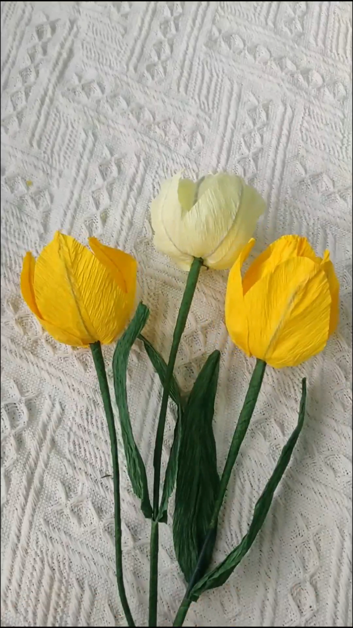 用皱纹纸做几朵好看的郁金香喜欢做手工的看过来