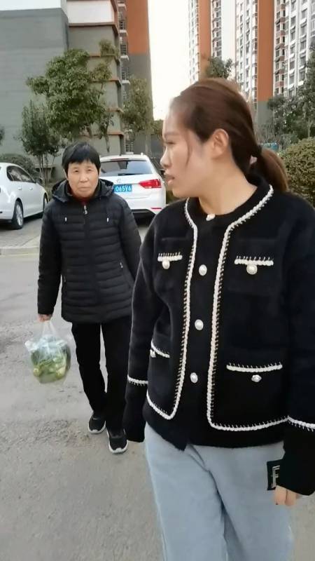 我就想买个猪蹄吃怎么就这么难,还想让我生二胎