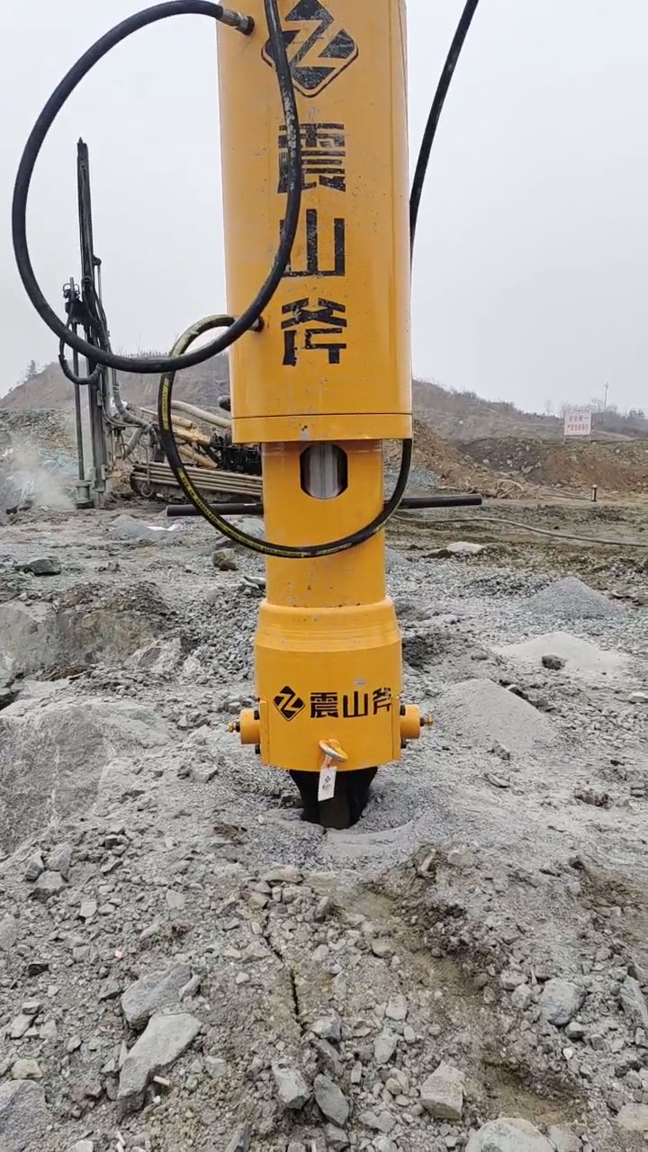 震山斧液压岩石劈裂机 挖机钻孔劈裂一体机 液压膨胀爆破 劈裂棒