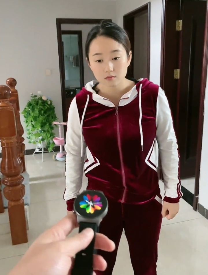 给欣姐买手表,表面开心其实心里在想怎么套路我-度小视