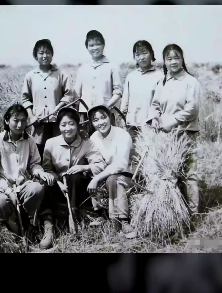 1968年,插队下乡的女知青们,祖国大江南北都有她们的身影