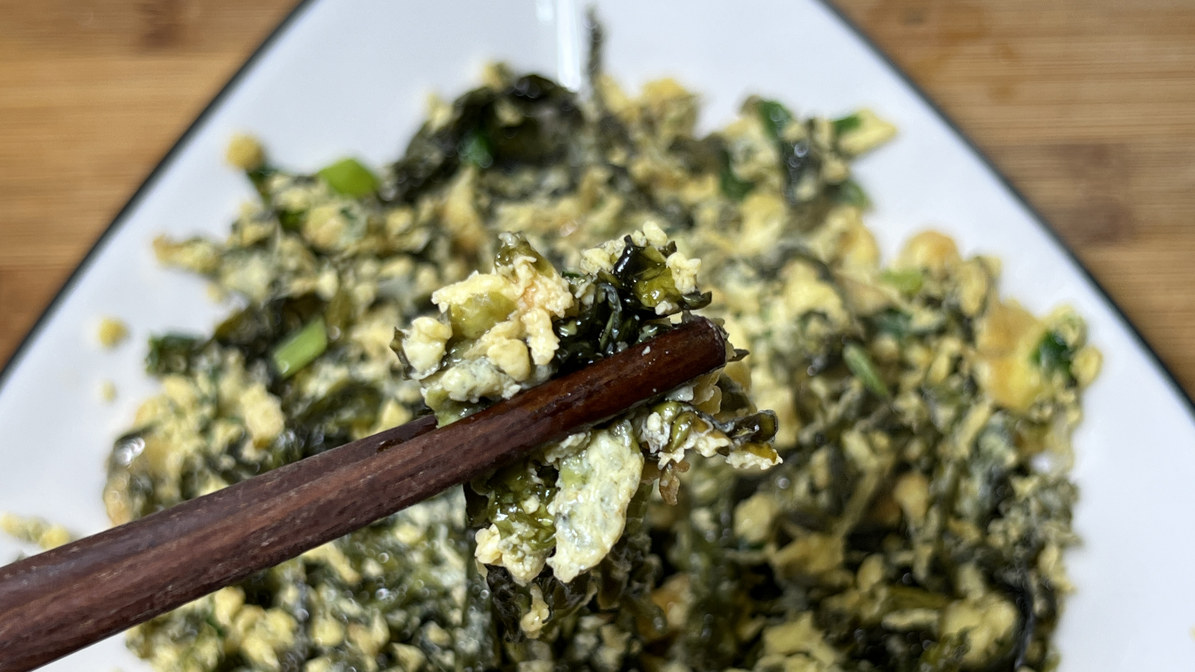 紫菜不要只做汤了,和鸡蛋这样简单一炒,鲜香味美,营养美味下饭