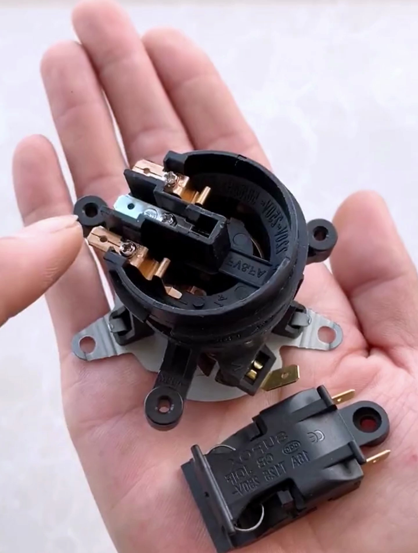 家里的电热水壶坏了不要着急扔,快试试这个电热水壶耦合器配件