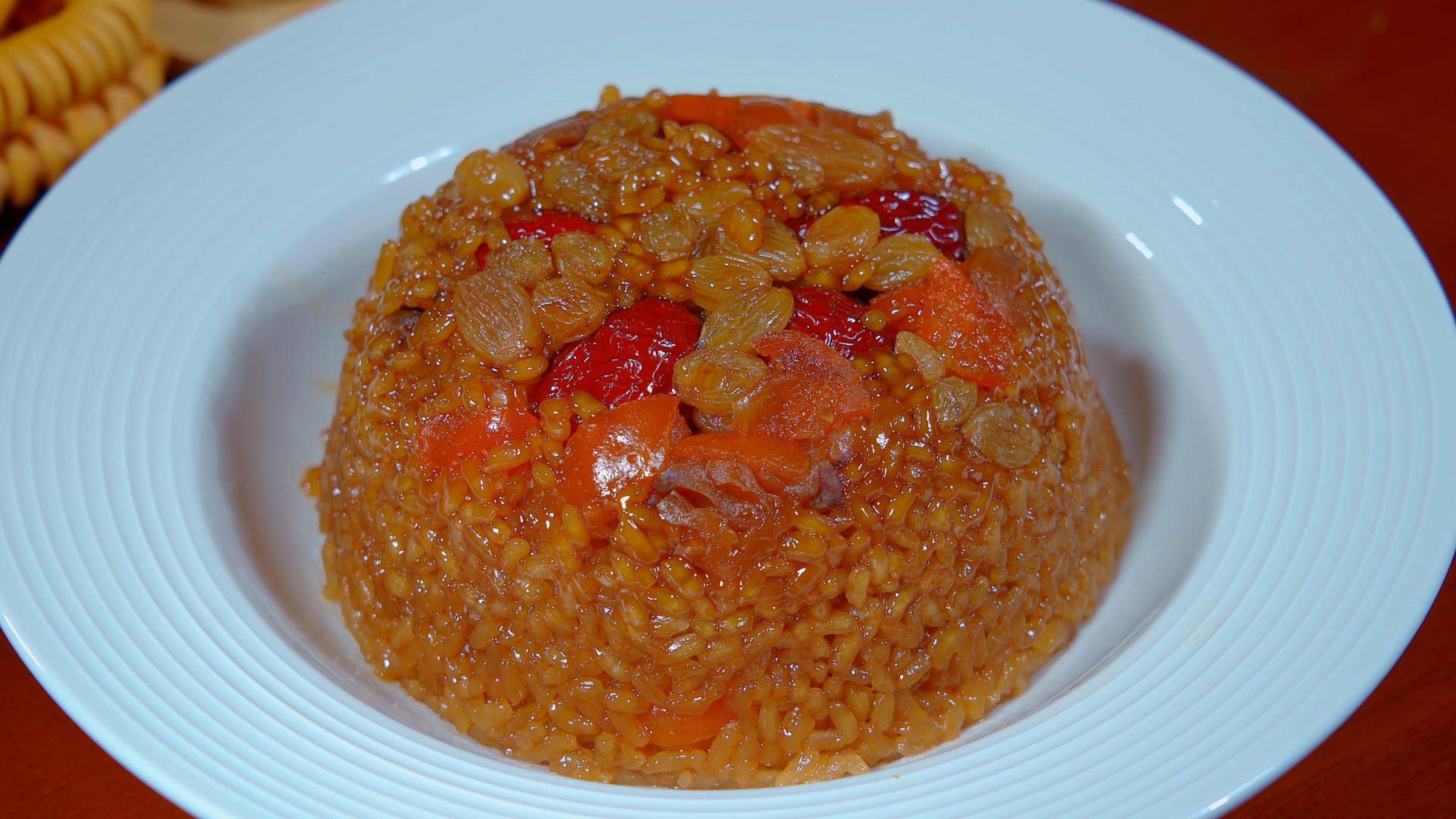 年夜饭之八宝饭，寓意日子团团圆圆，甜甜蜜蜜，孩子们抢着吃