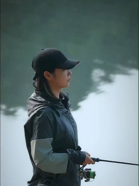 告别其实挺容易的甚至都不用说再见就消失在彼此的生活里