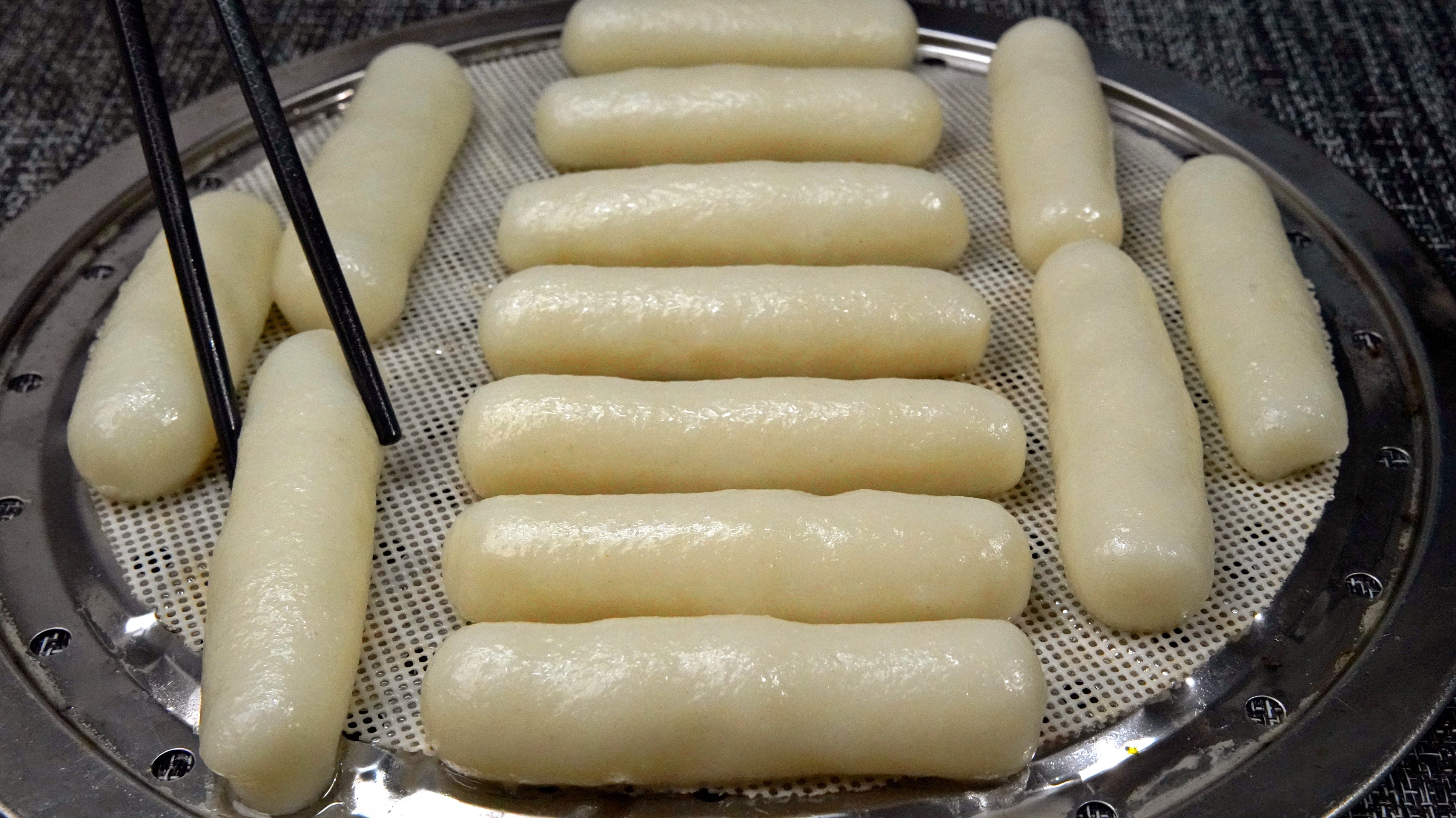 大米中加入一碗清水,瞬间变成米糕,简单无添加,2分钟就学会