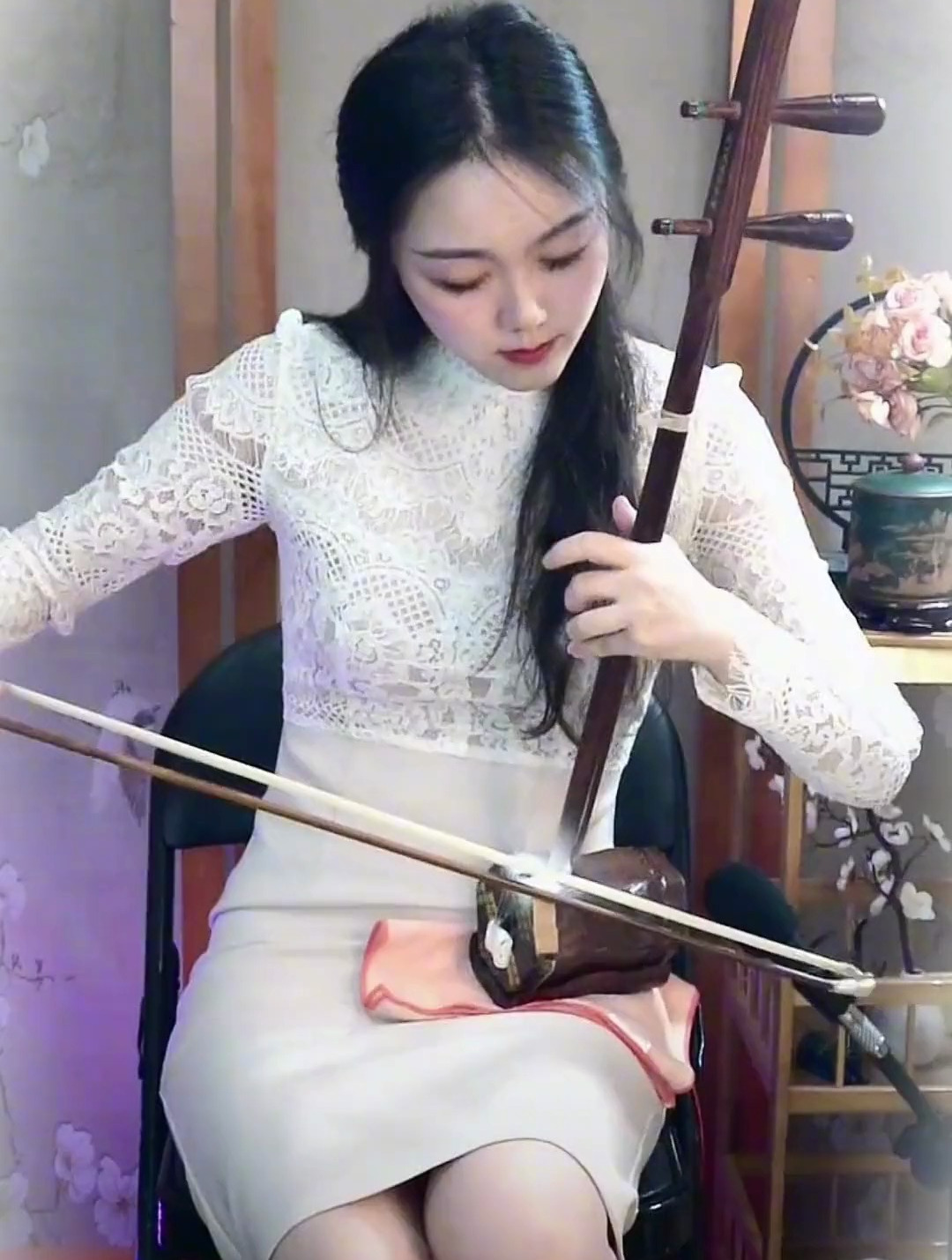 美女二胡演奏《梁祝》,听的我也好想学二胡-度小视