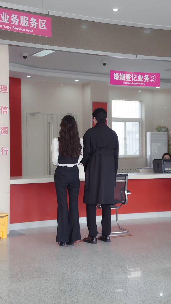 我要去你们顾氏集团上班,你果然是陆家派来监视的