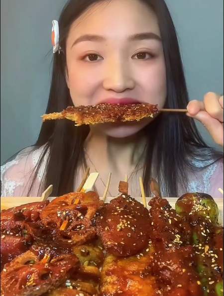 3134次播放.2022-12-2778六毛大嘴巴4.