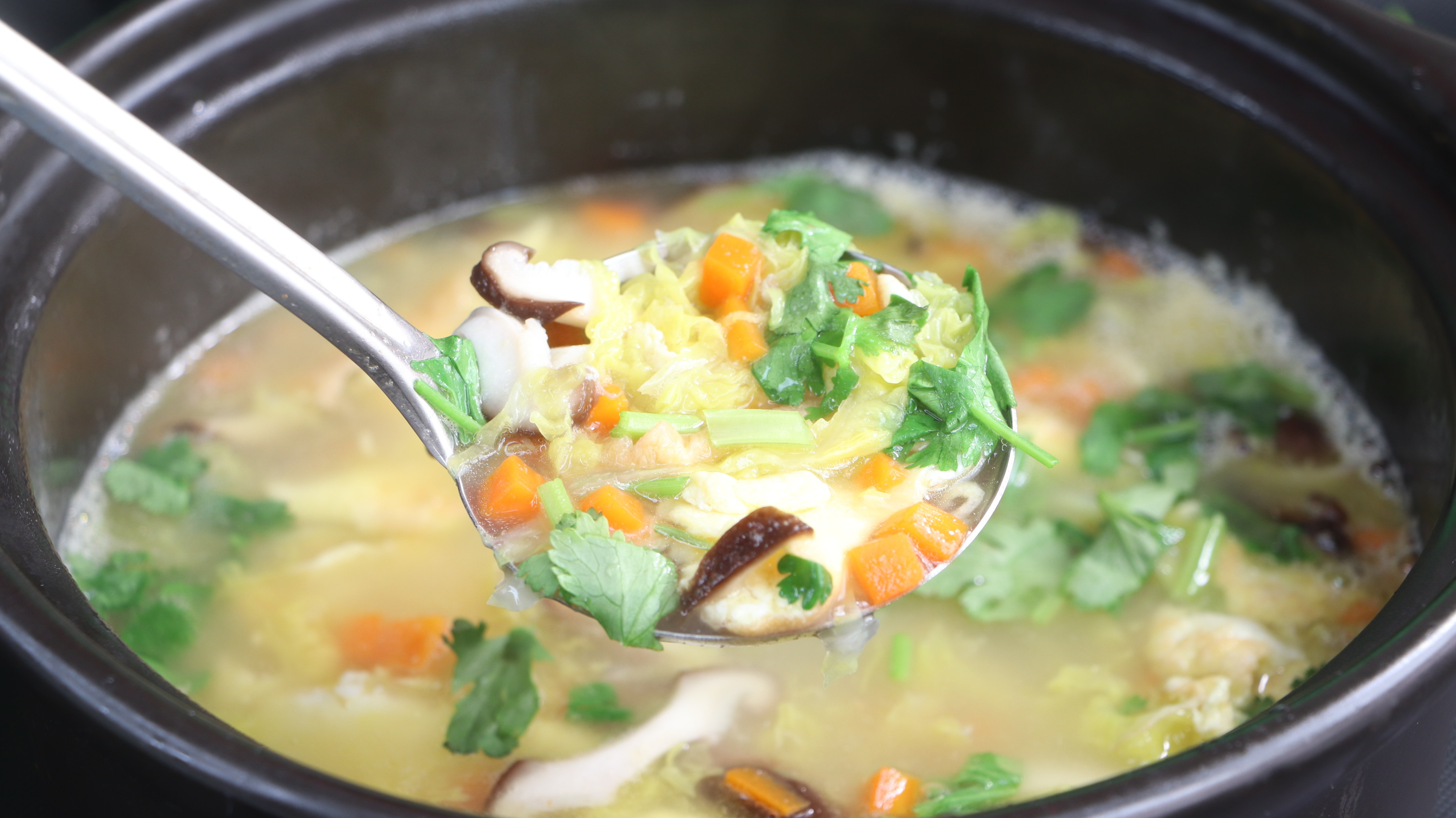 山药这样做汤才好喝,鲜美爽滑又营养,每次做一锅,上桌就喝光