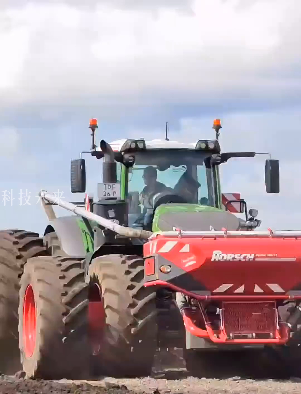 庞然大物芬特1050超级拖拉机