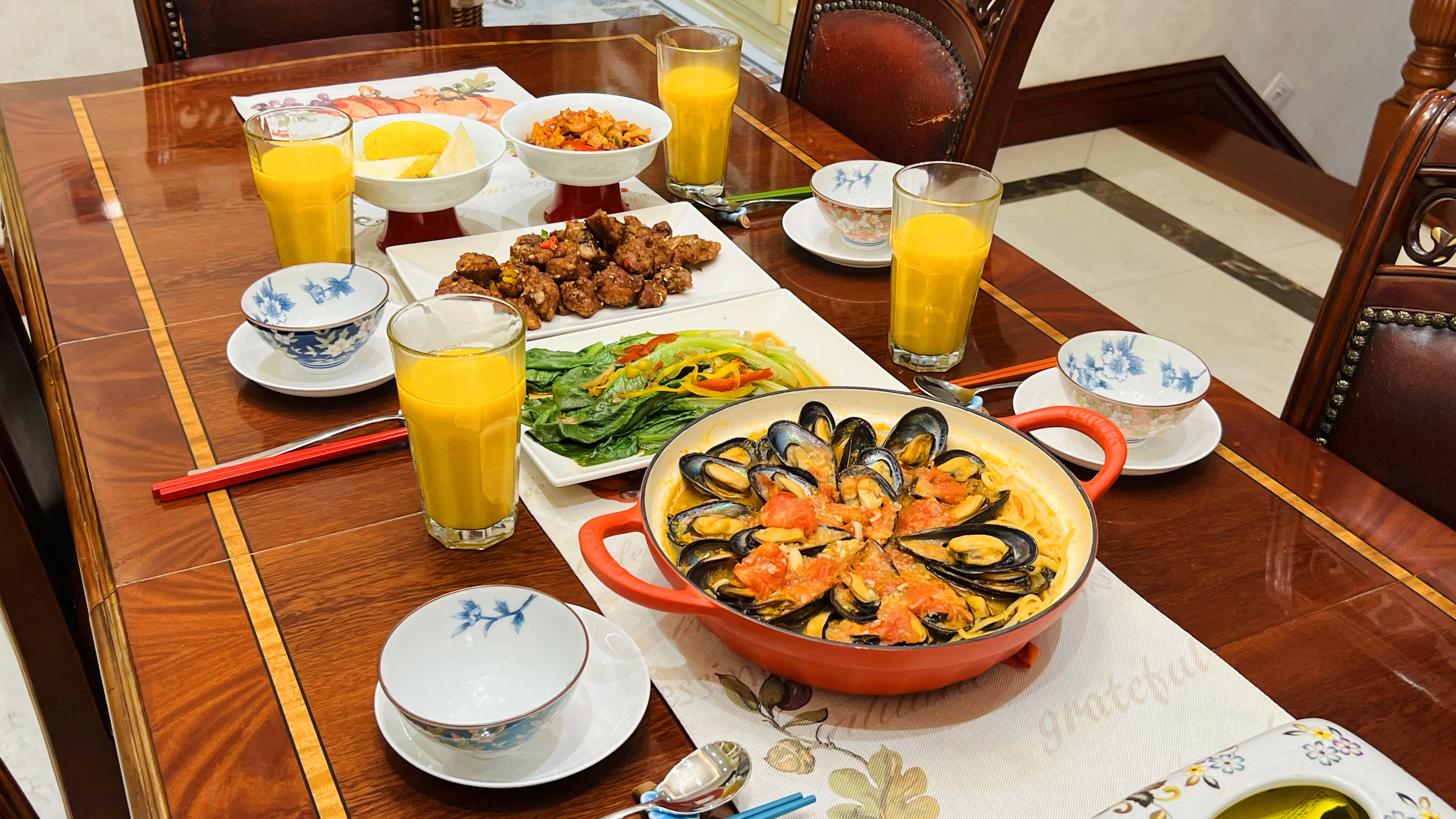 39块买4斤贝壳做了一锅鲜香的海鲜煲 还有椒盐排骨