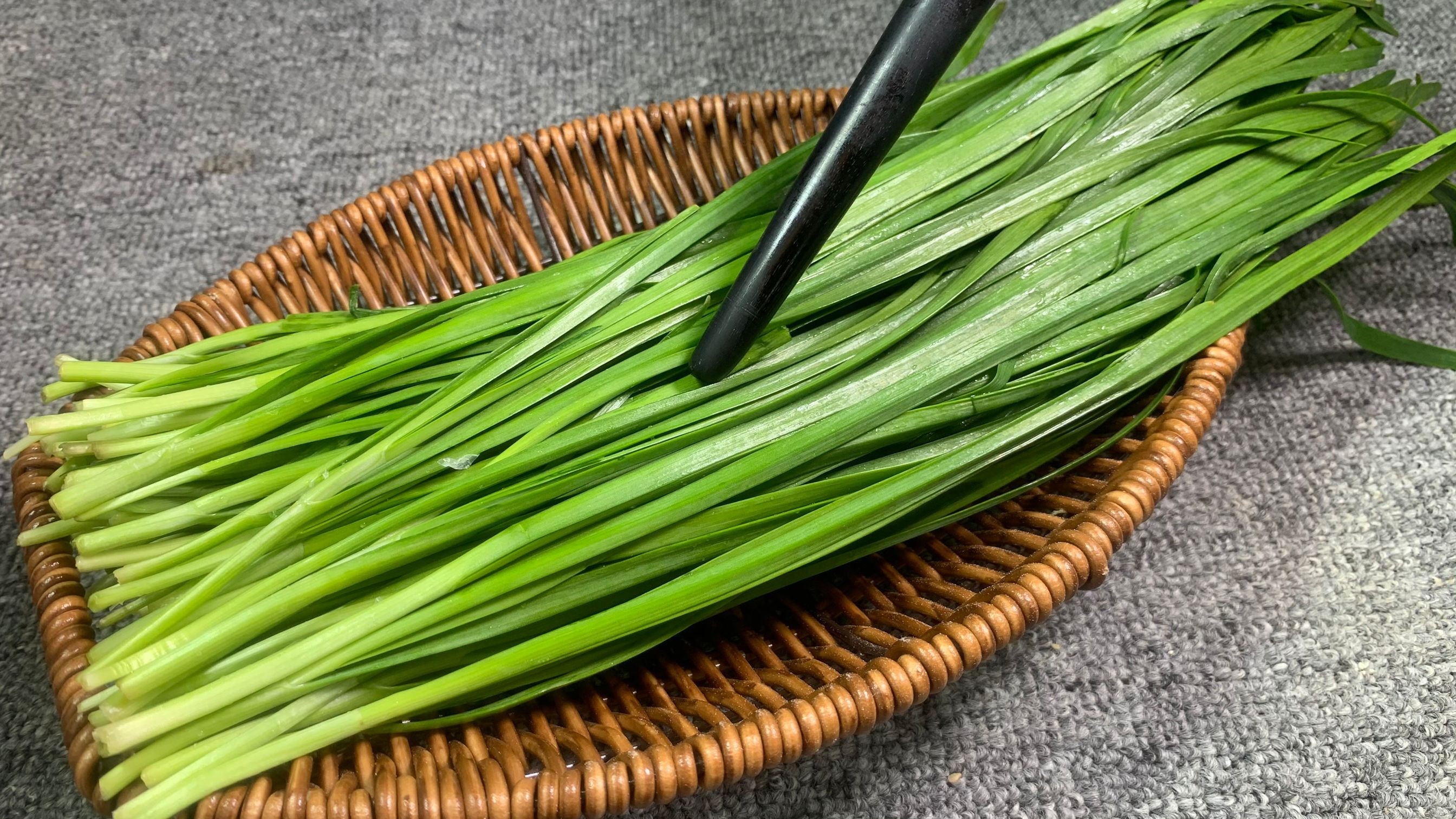 韭菜这做法太香了!我家一周吃6次,比包子简单,比油条好吃