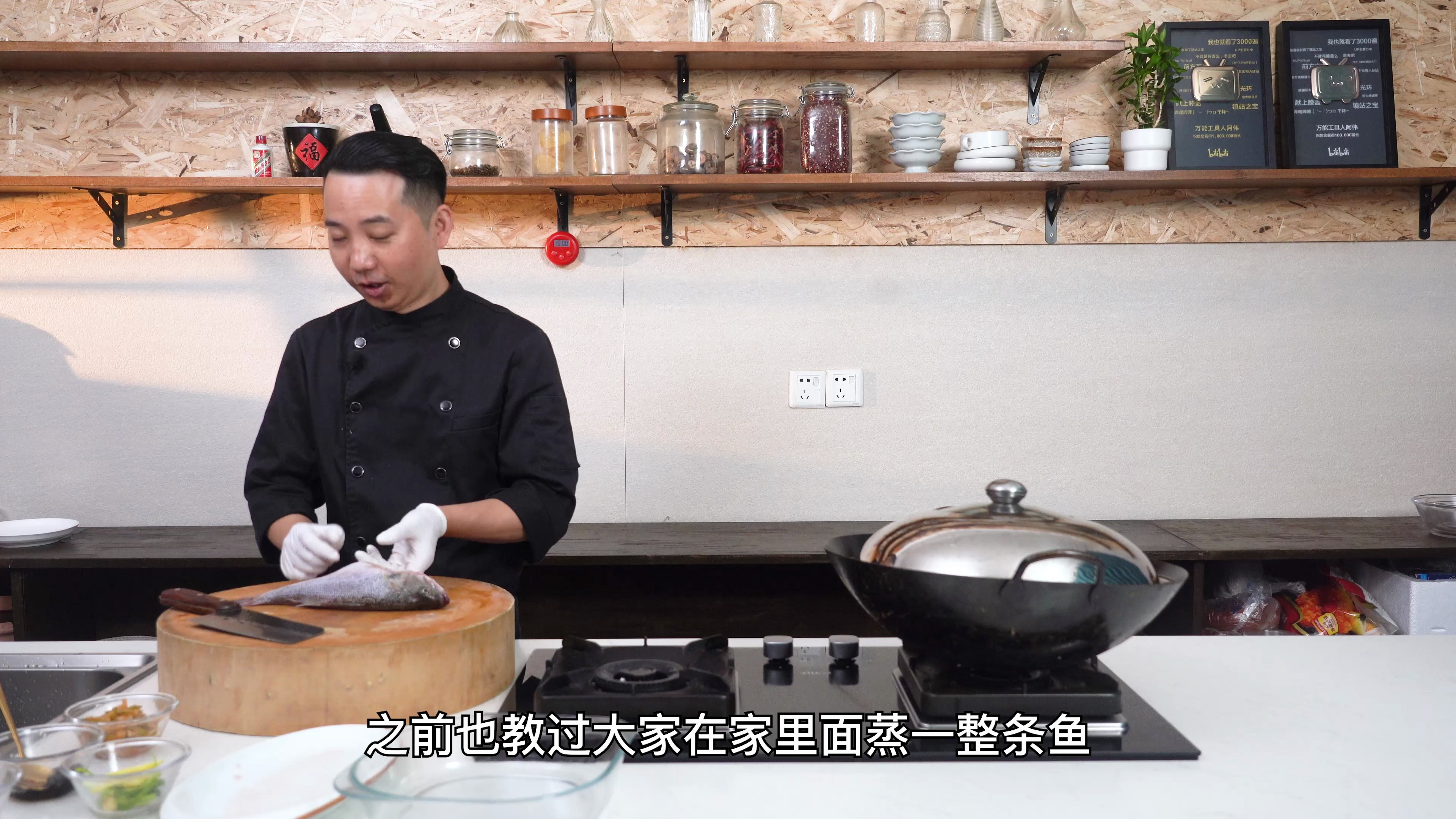 蒸鱼是一道以鱼,花椒,葱姜蒜,蒸鱼豉油等作为食材蒸出来的美食