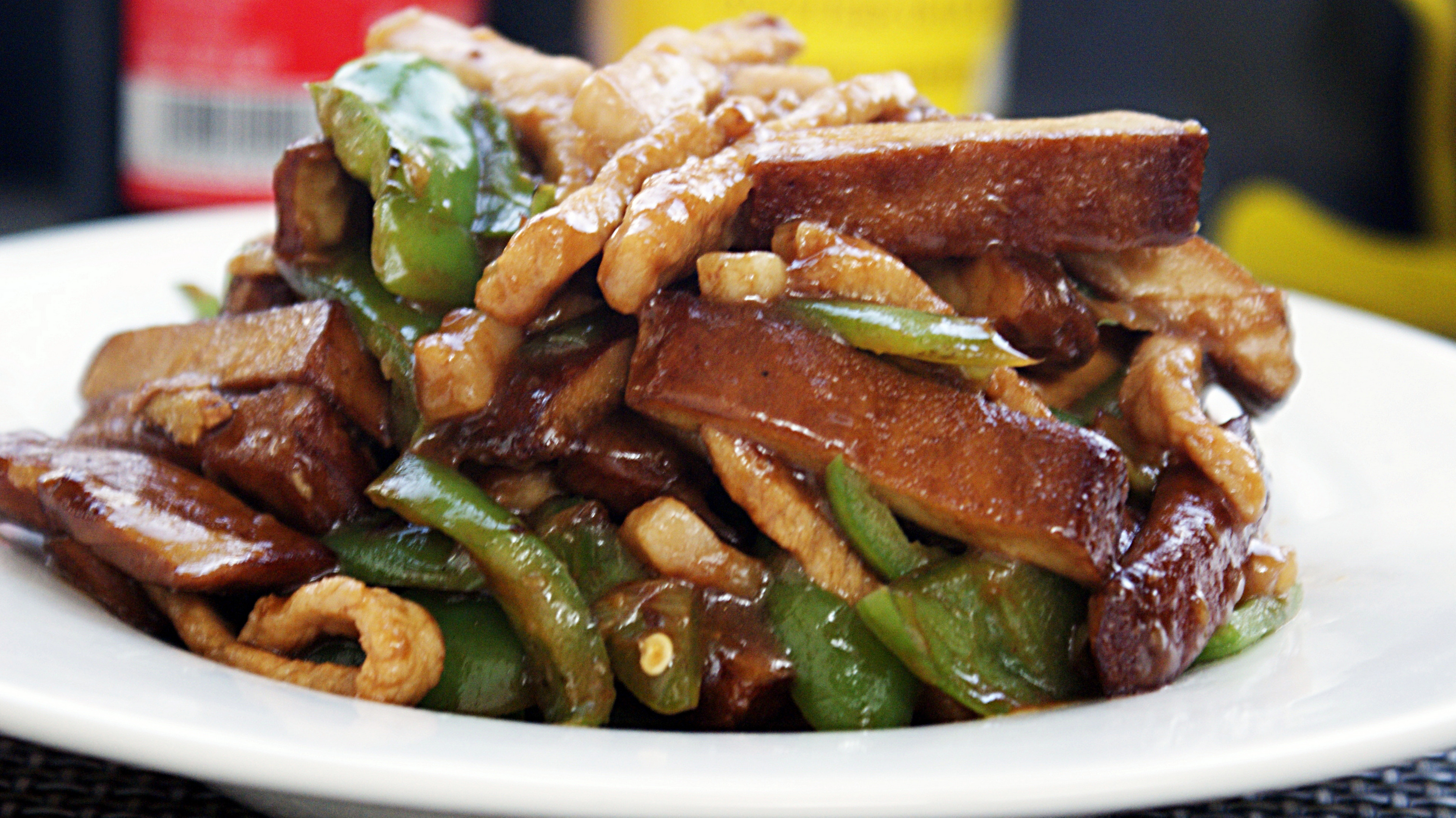 豆干炒肉丝,原料简单,家家必备家常菜,咸香好吃软嫩入味