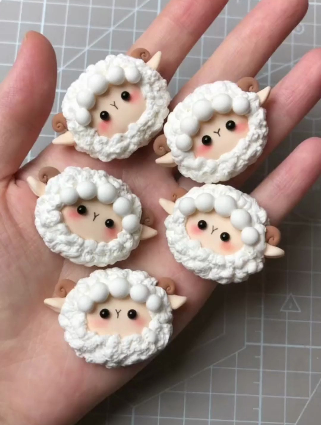 超轻黏土 小绵羊 可以做成发夹哦-度小视