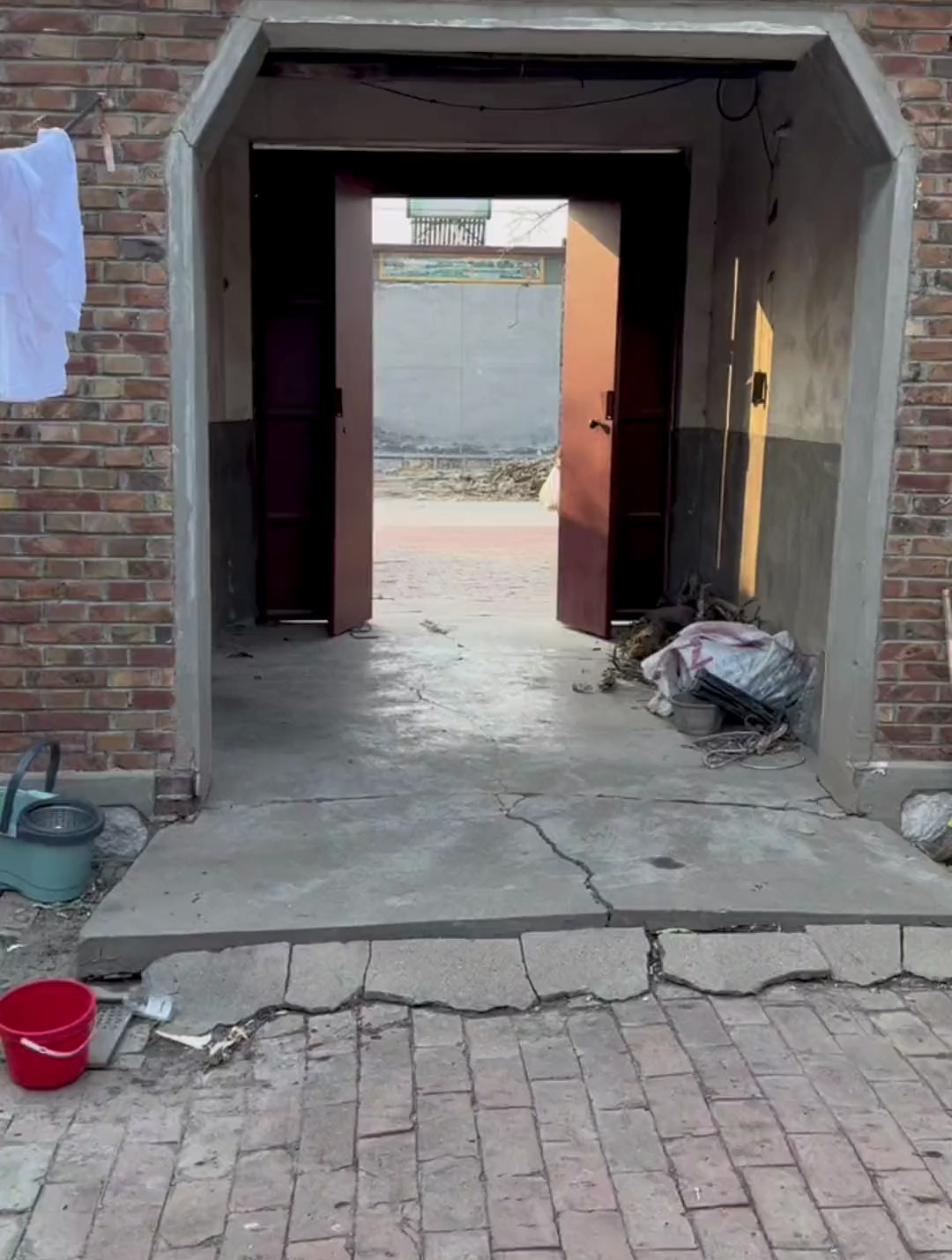 婆婆去邻居家串门 邻居阿姨说出了她的需求