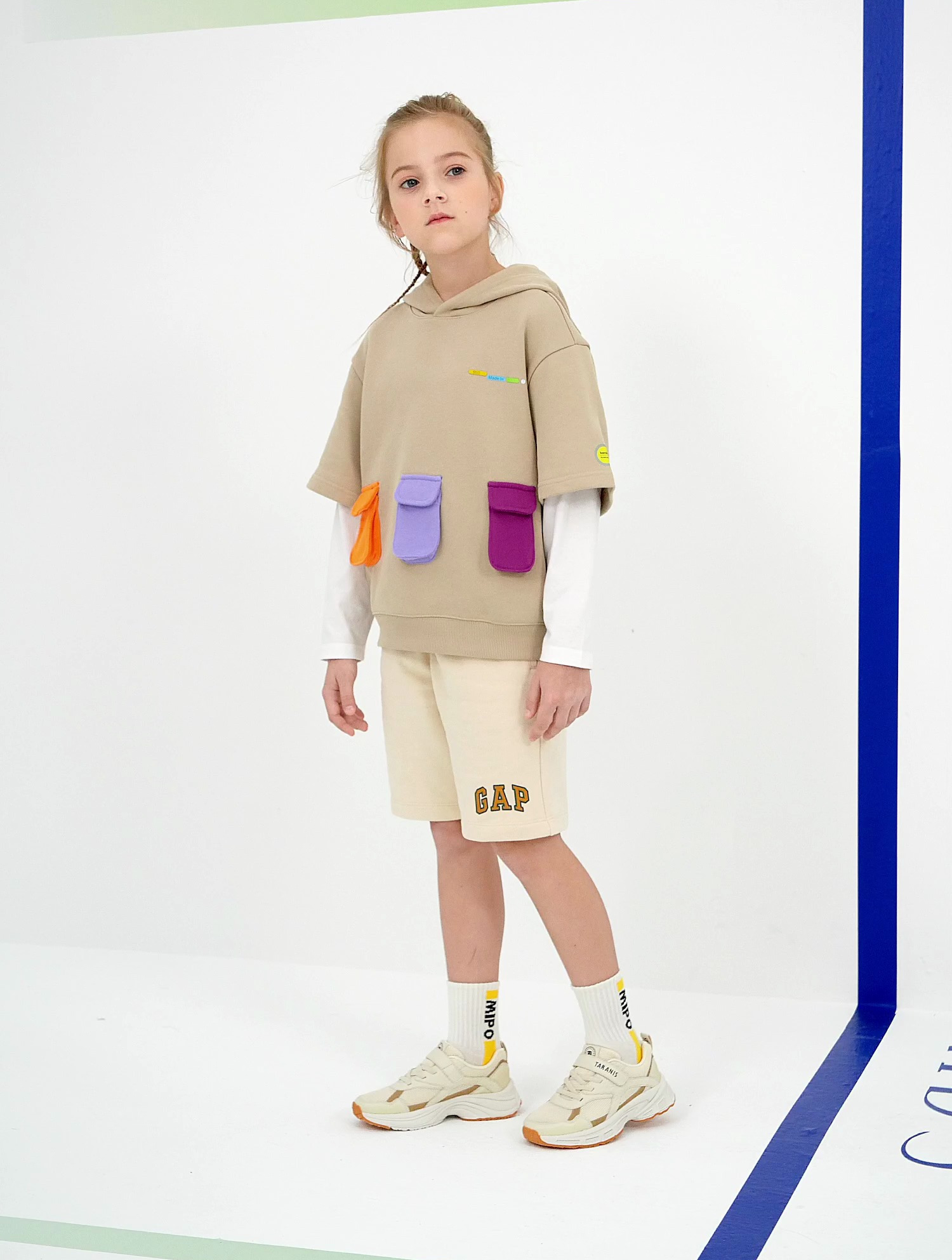 泰兰尼斯kids简约时尚运动鞋走出元气精彩童年