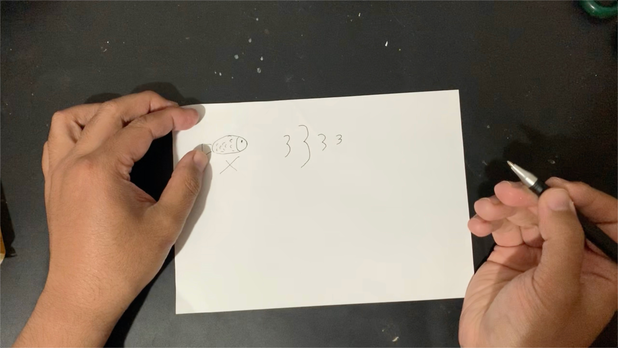 4个3画小鱼,创意简笔画,儿童画,和朋友比赛谁画得更好看吧!