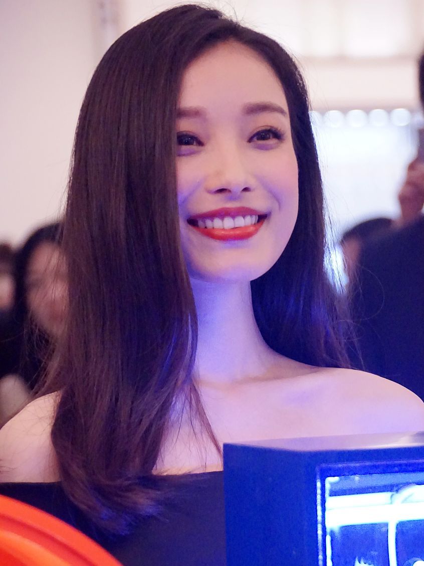 倪妮与文咏珊同台,轻松自然,松弛感十足!-度小视