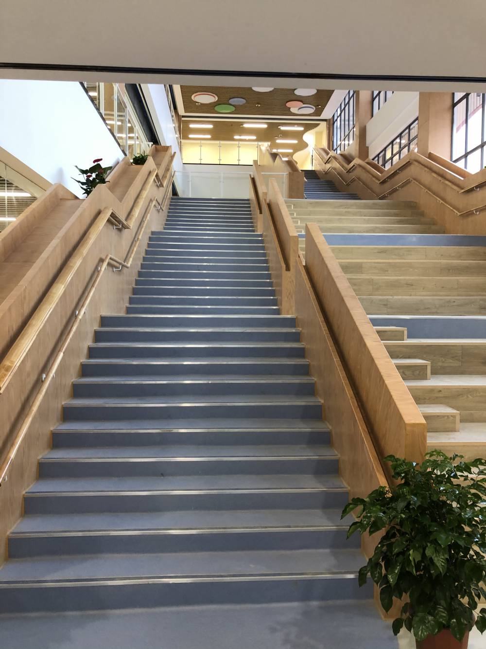 pvc楼梯踏步施工流程