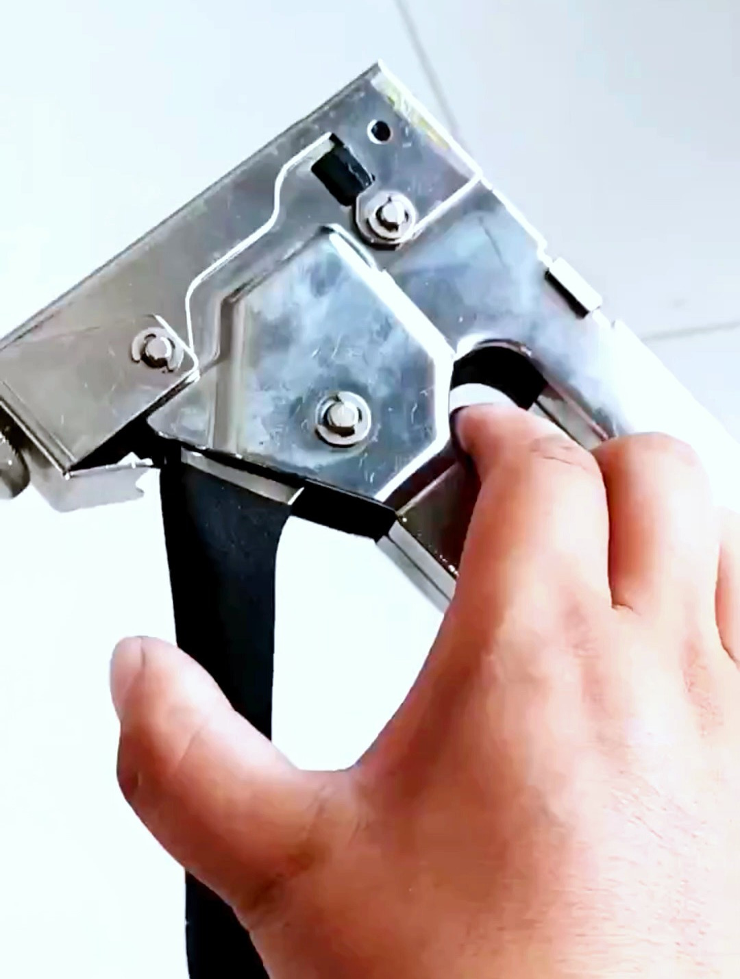 多功能手动打钉枪,三合一打钉神器,方便实用,有需要来看看吧!