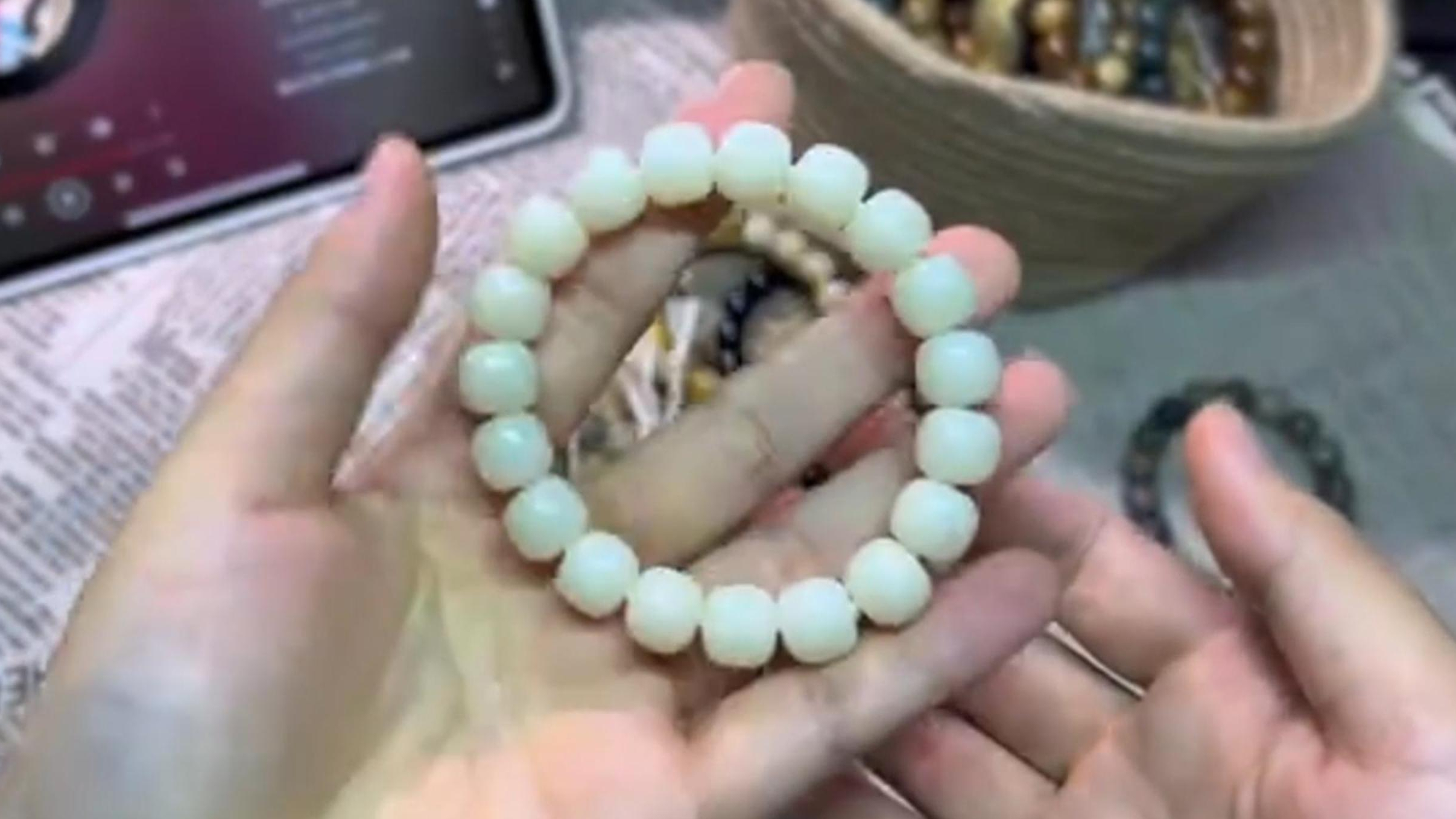 菩提手串翻包,来看看有些什么好东西吧