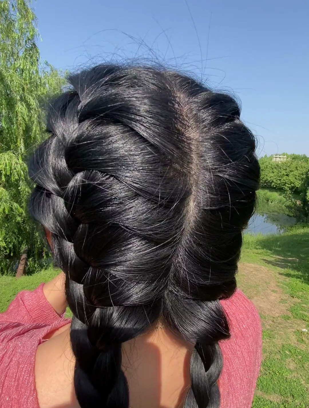 夏天穿裙子头发学会这样编,清爽好看不捂脖子