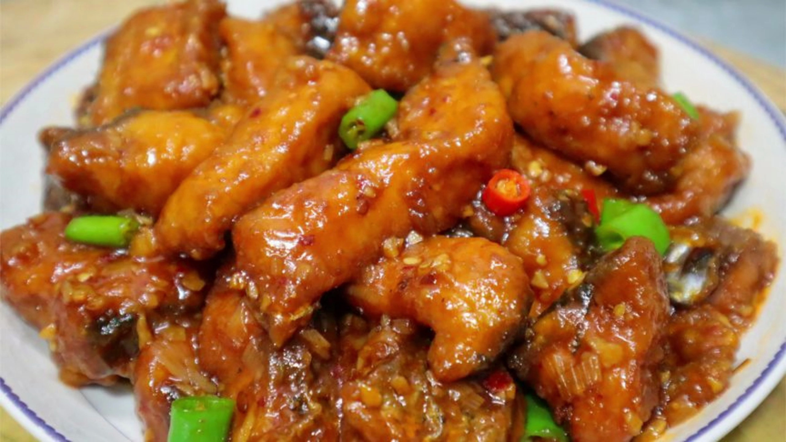 饭店的红烧鱼块为什么那么好吃?原来是有技巧的,看大厨如何做的