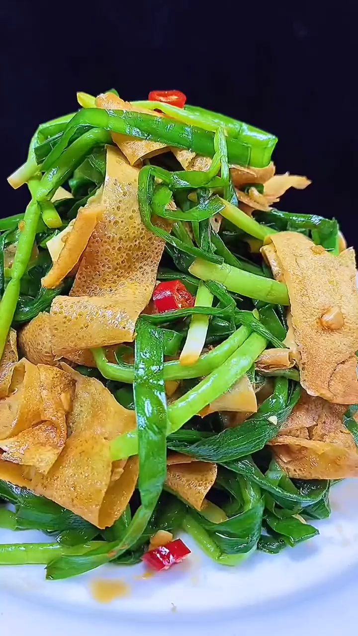 韭菜炒鸡蛋,这样搭配炒很好吃