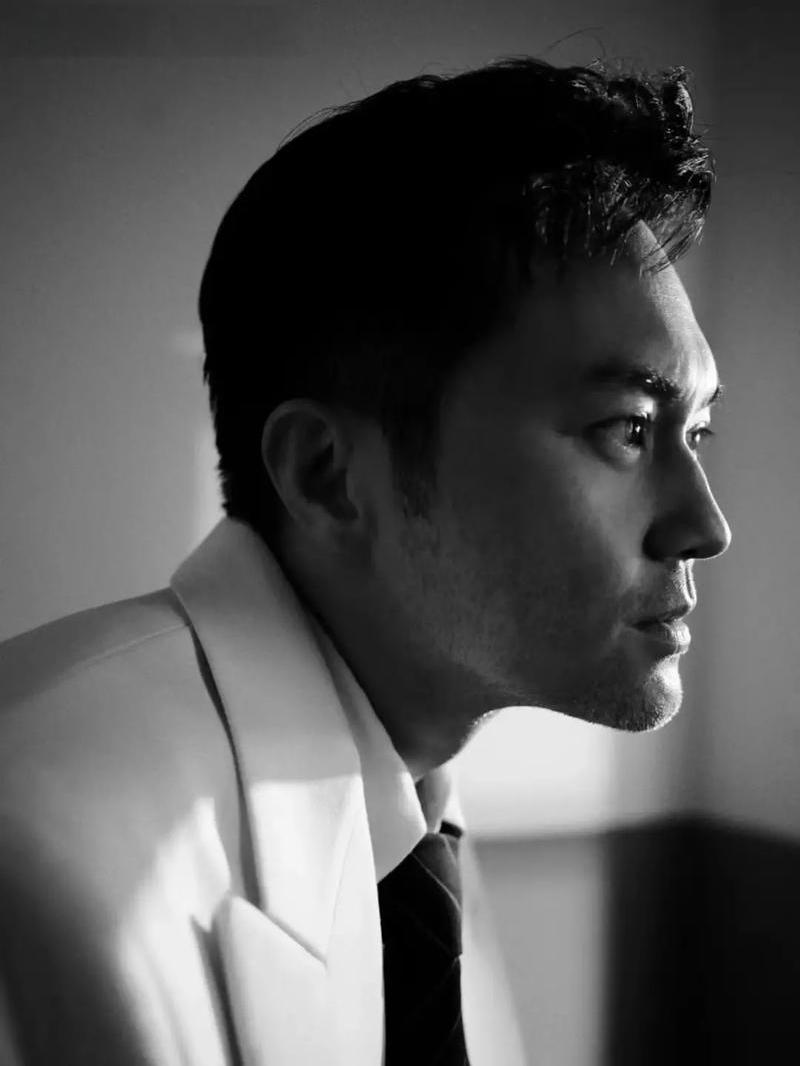 张智霖:从歌坛新秀到影坛巨星的传奇之路