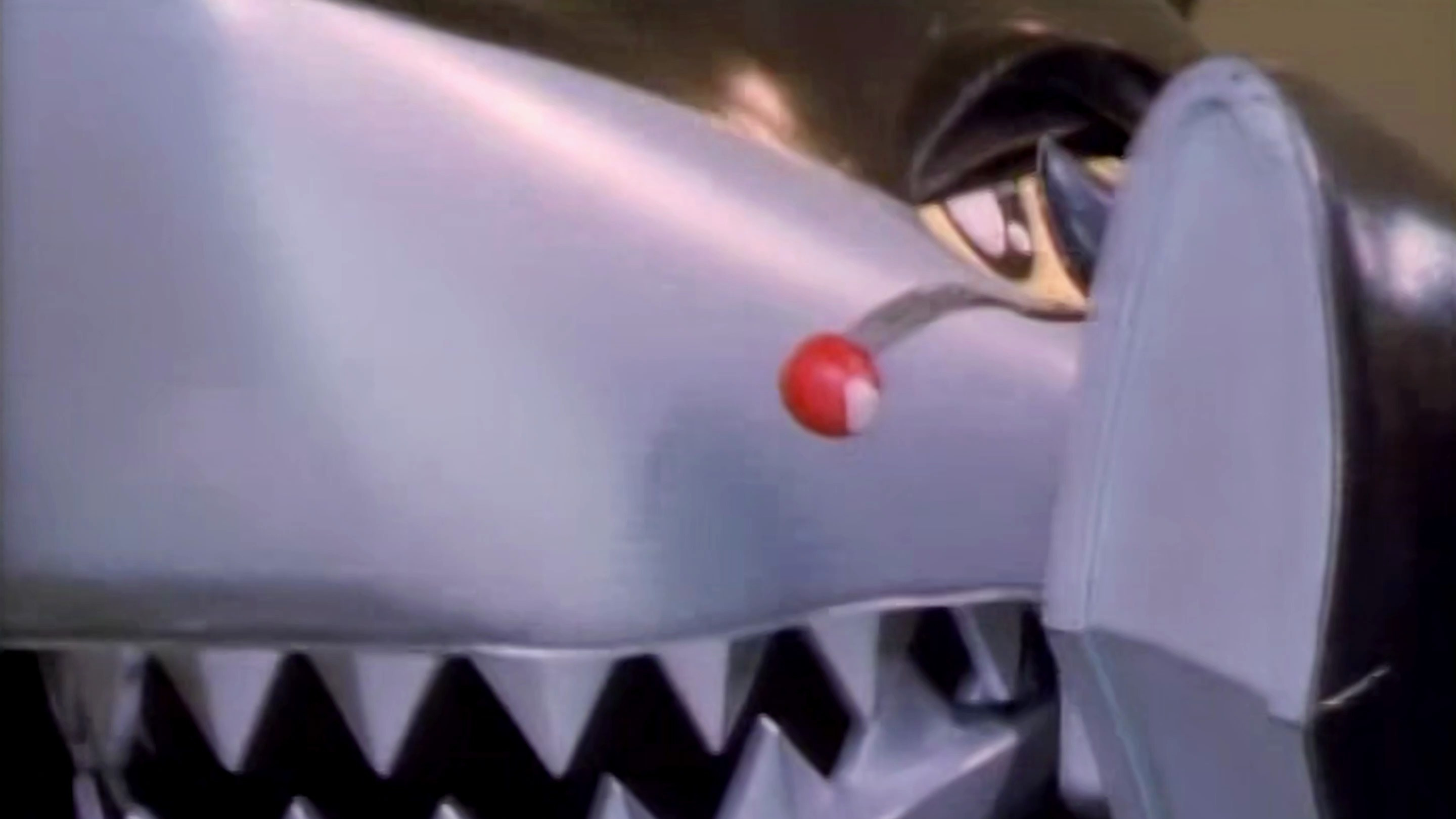 强如鲨鱼辣椒竟也会感动寂寞空虚冷,果真是高处不胜寒啊