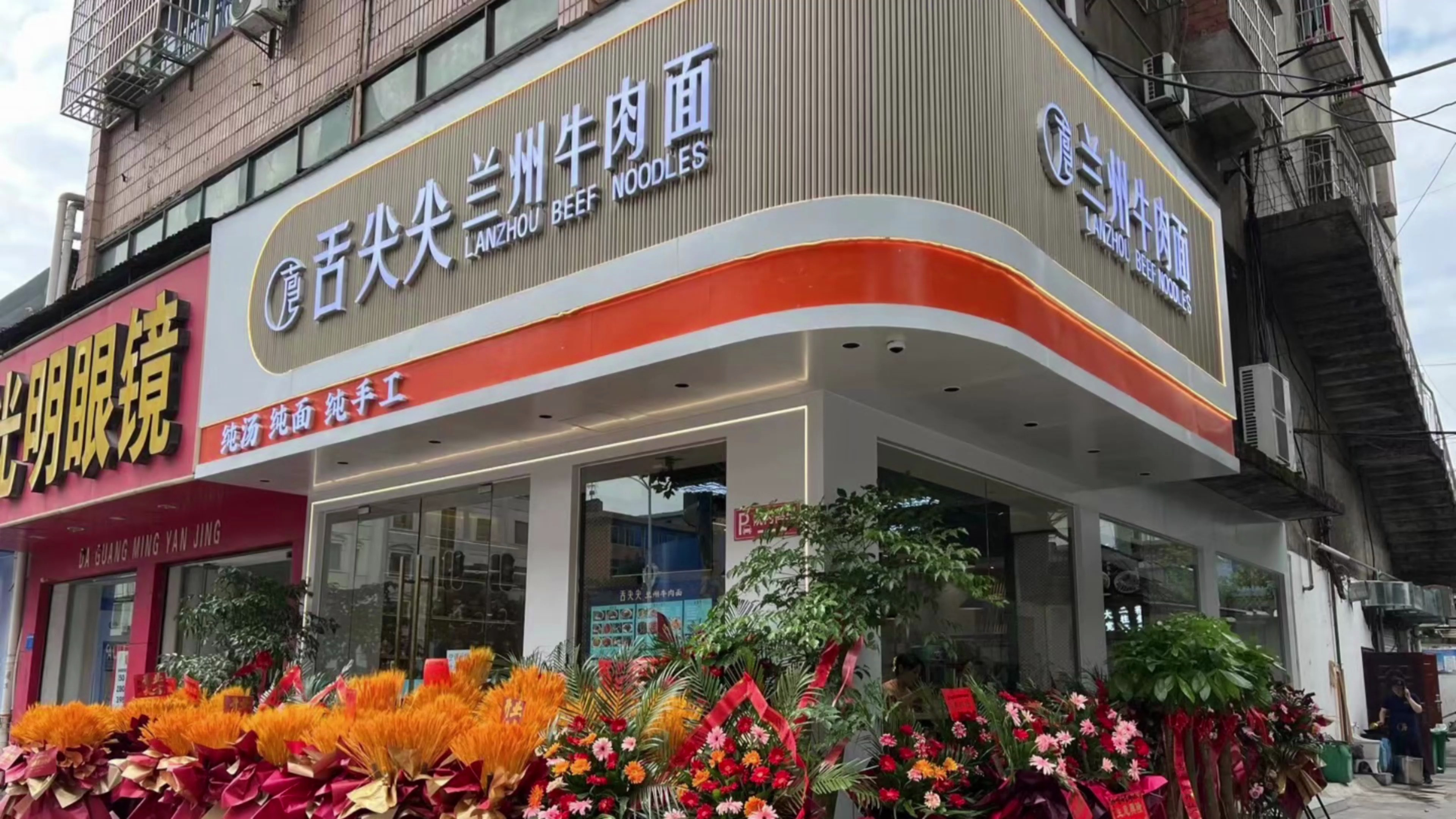 热烈祝贺舌尖尖宜昌当阳首店,火爆开业!