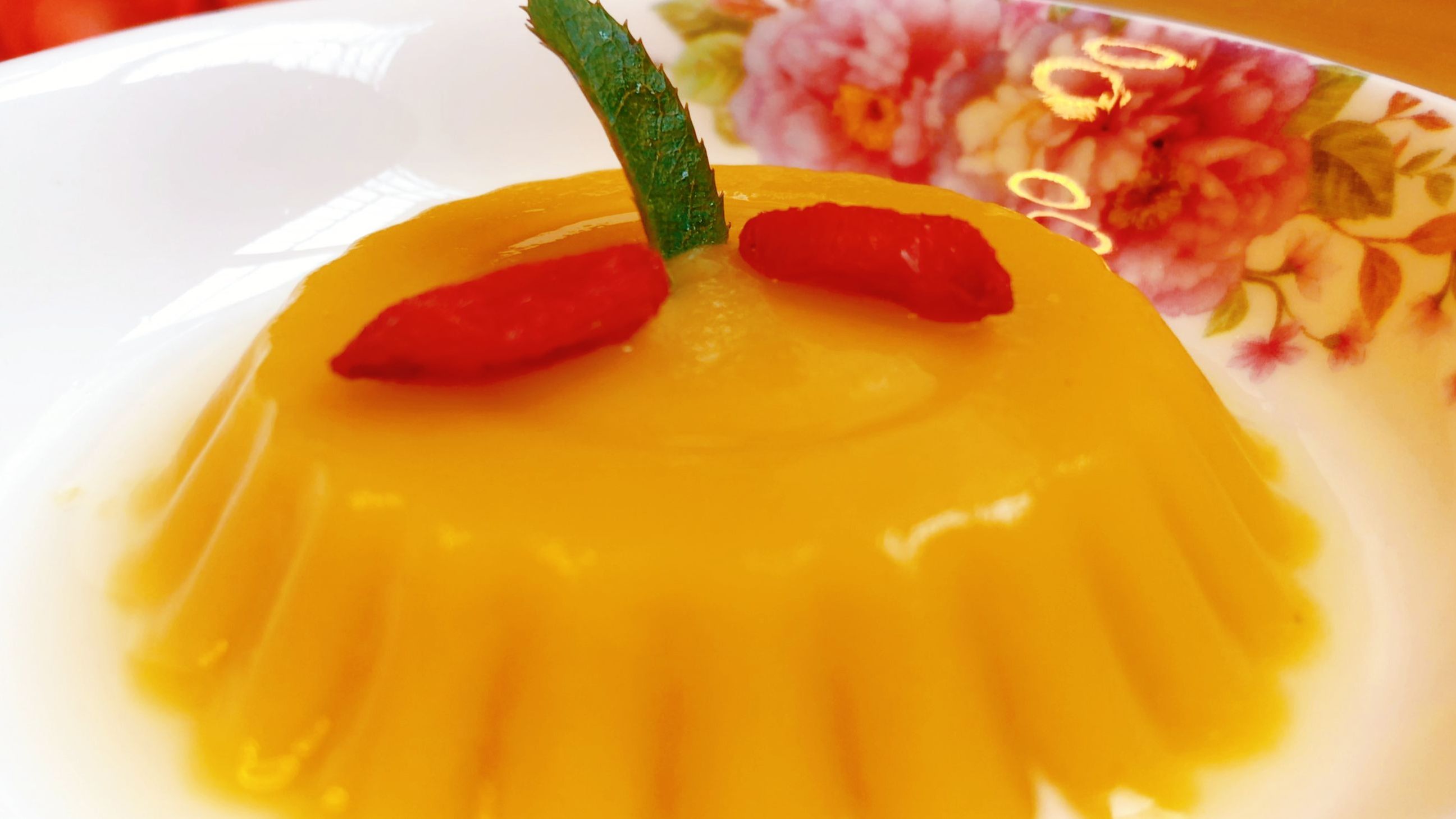 不用跑超市,免烤箱,你家的食材10分钟就能做出Q弹丝滑法式布丁