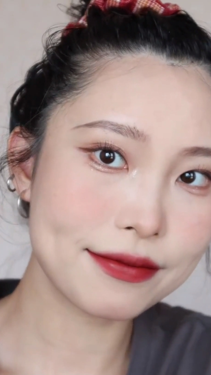 肉肉脸和美式甜妹妆就是最配的!