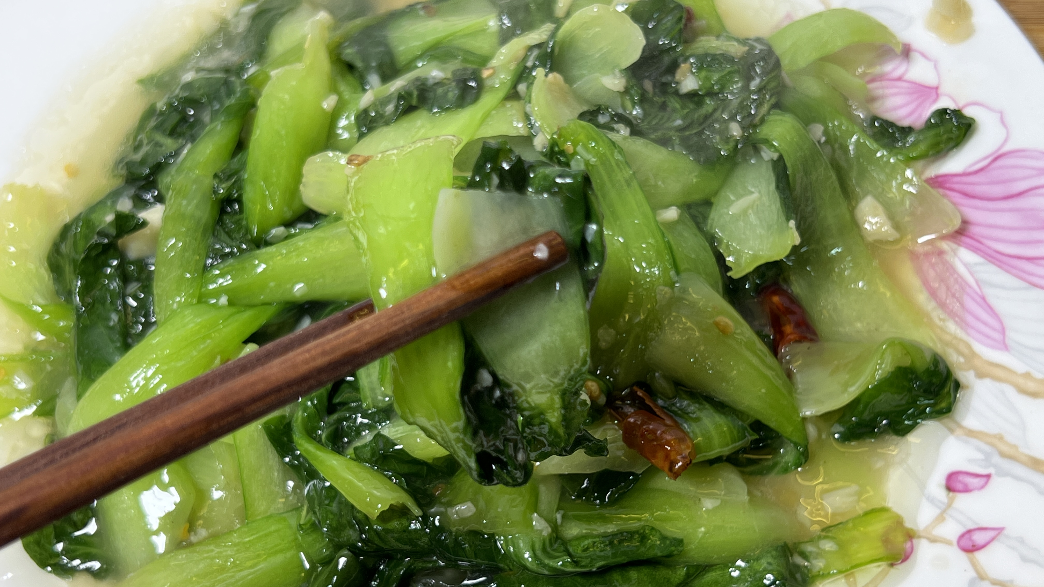 蒜香小青菜这样做,翠绿不发黑,清爽解油腻,非常简单,好吃下饭