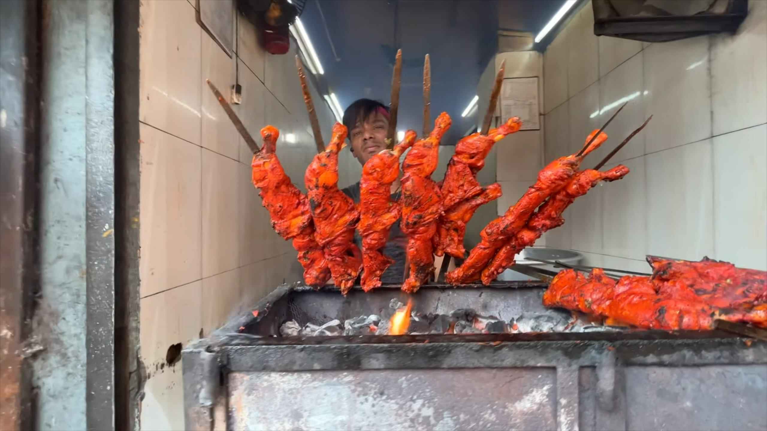 一串就能吃到撑,印度街头大烤串,秒杀所有牙签肉
