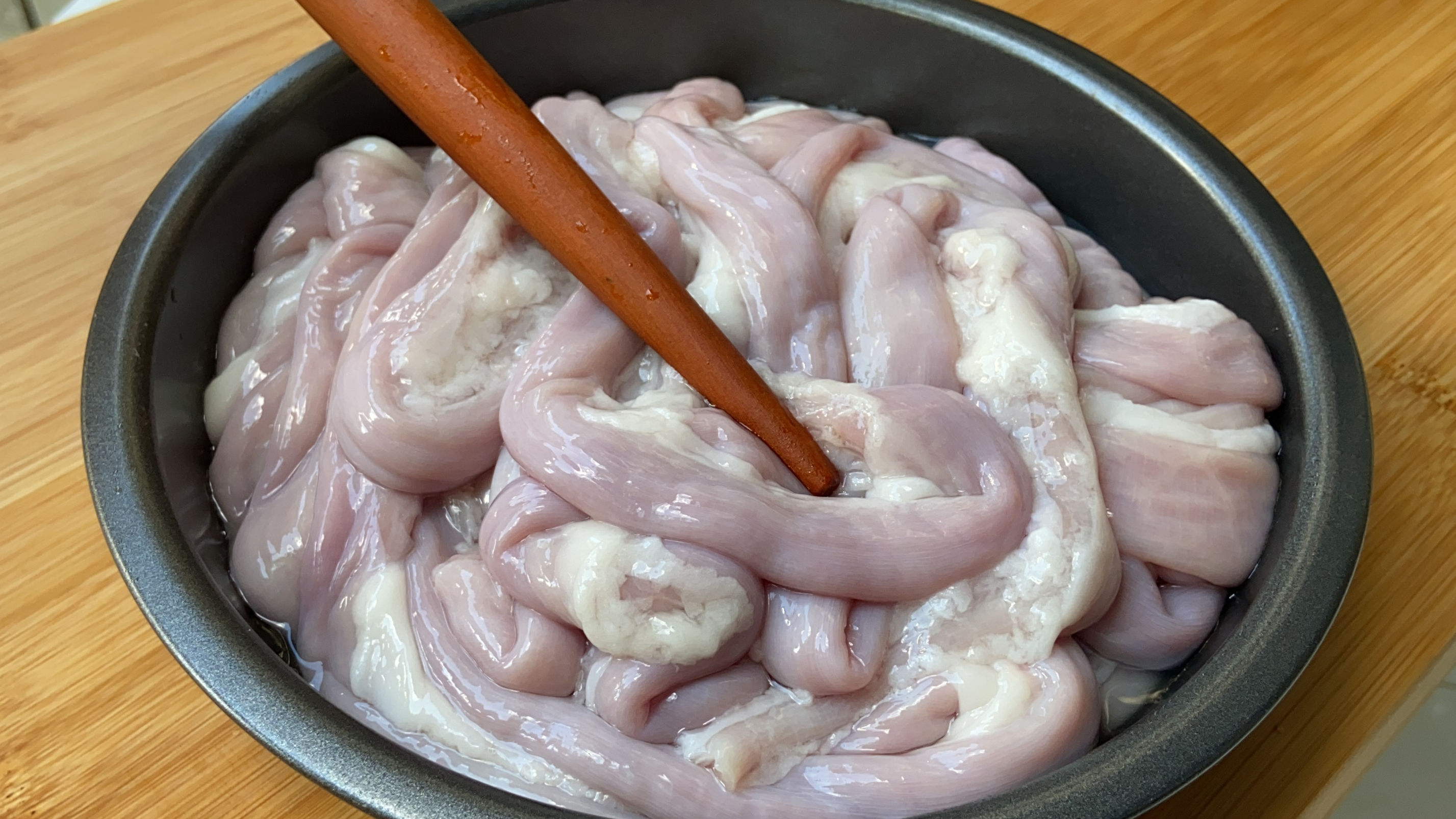 天冷就爱吃这锅小肠莲子煲，营养又滋补，孩子三天两头点名要吃