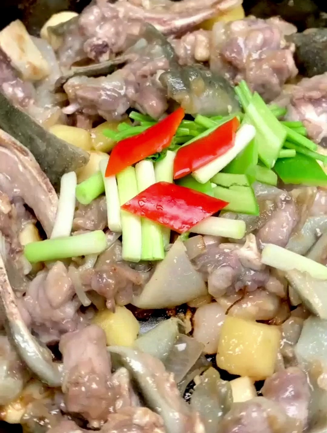 顺德传统的「瓦罉焗水鱼」配烧酒-度小视