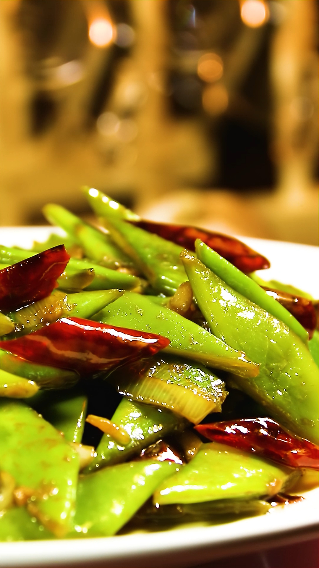 简单的食材也能做出可口下饭的家常菜酱爆扁豆