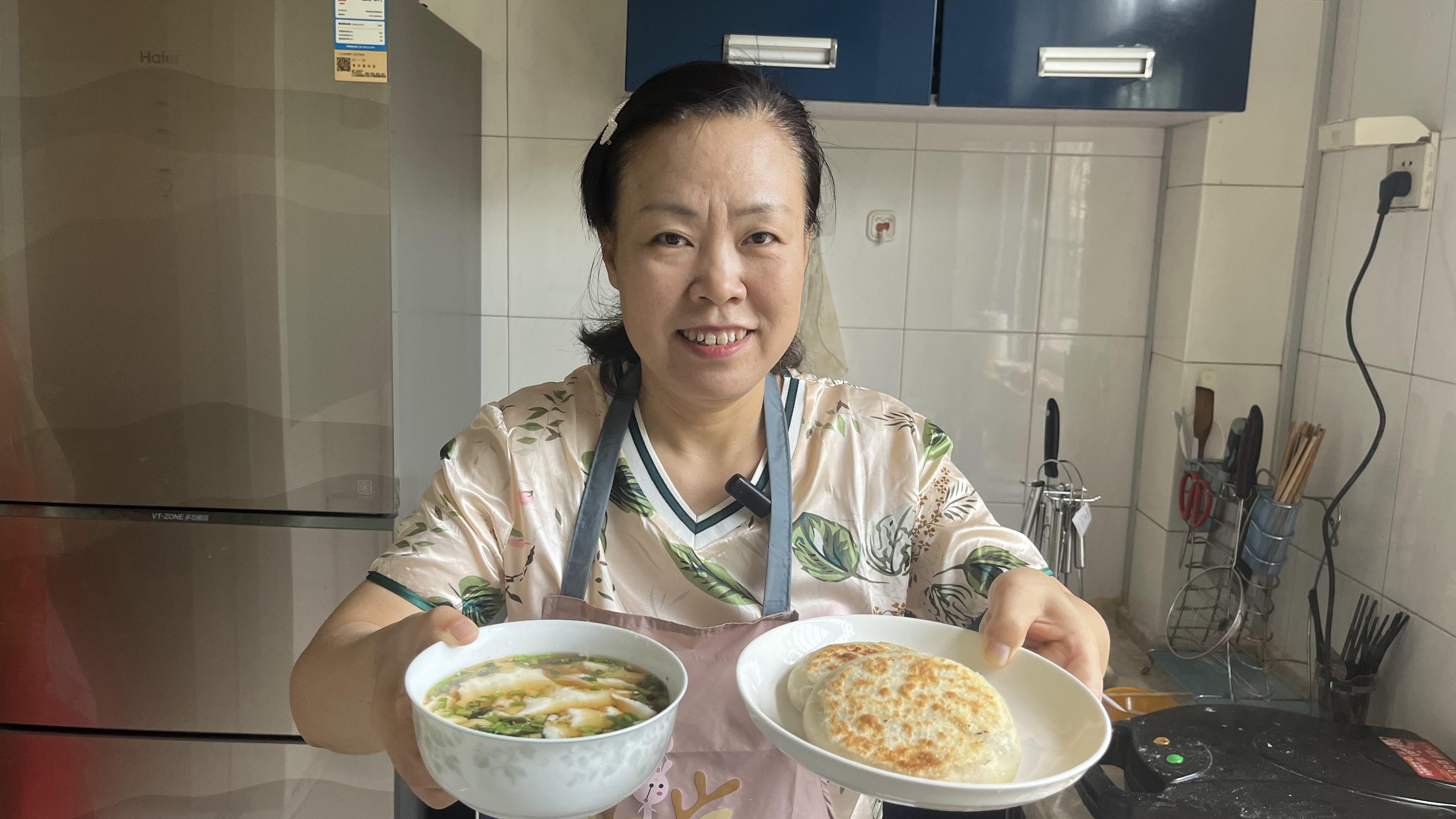 今天做了个家乡美食肉火烧和豆腐脑,一口酥脆流油