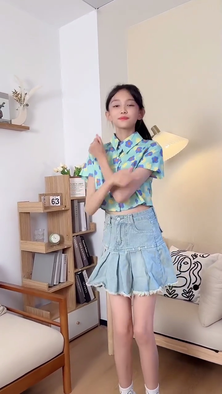 宋小睿在家也要跳舞,从小习惯了,一天闲下来浑身难受-度小视